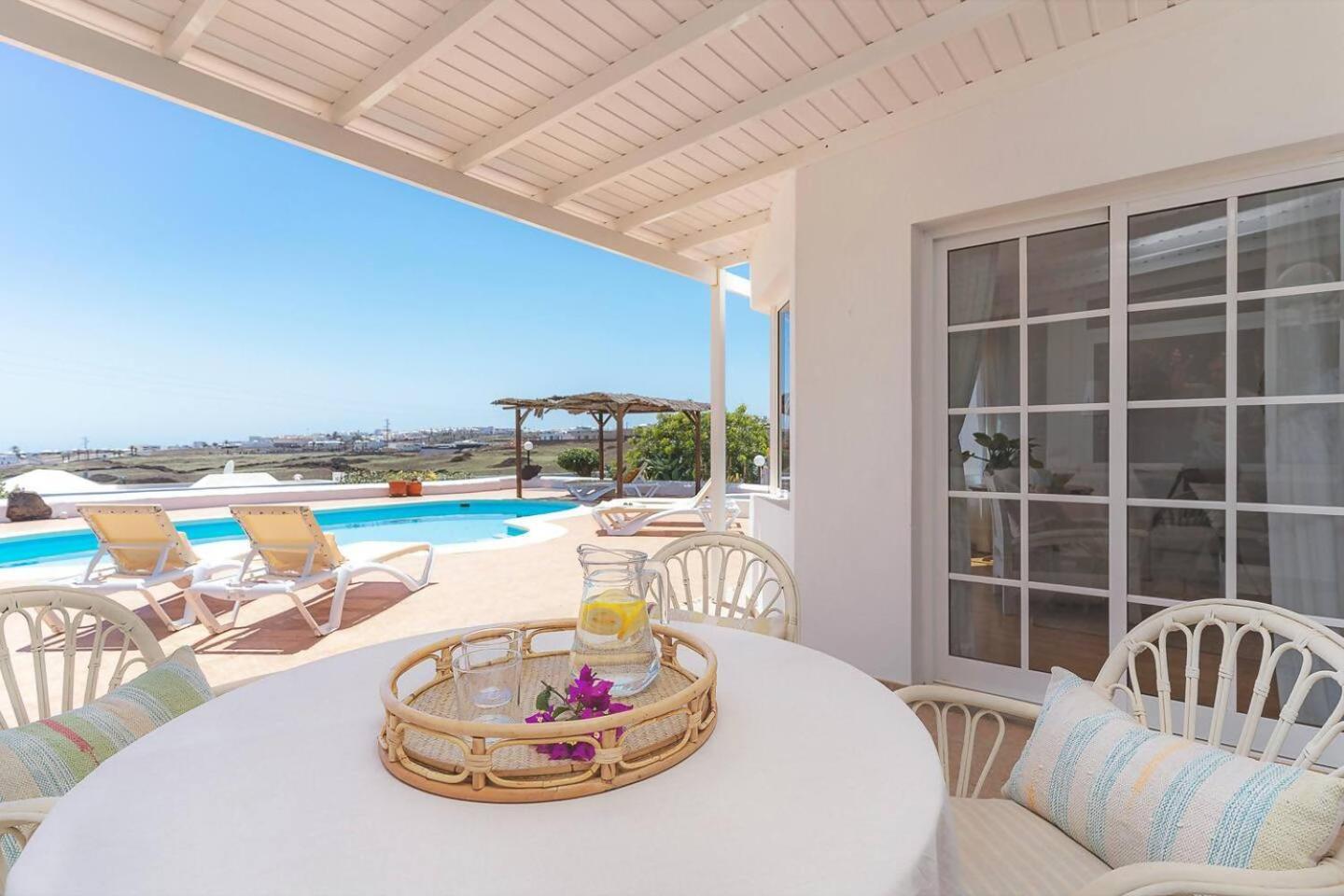 Amazing 3 Bedroom Ocean View With Pool Tías Kültér fotó