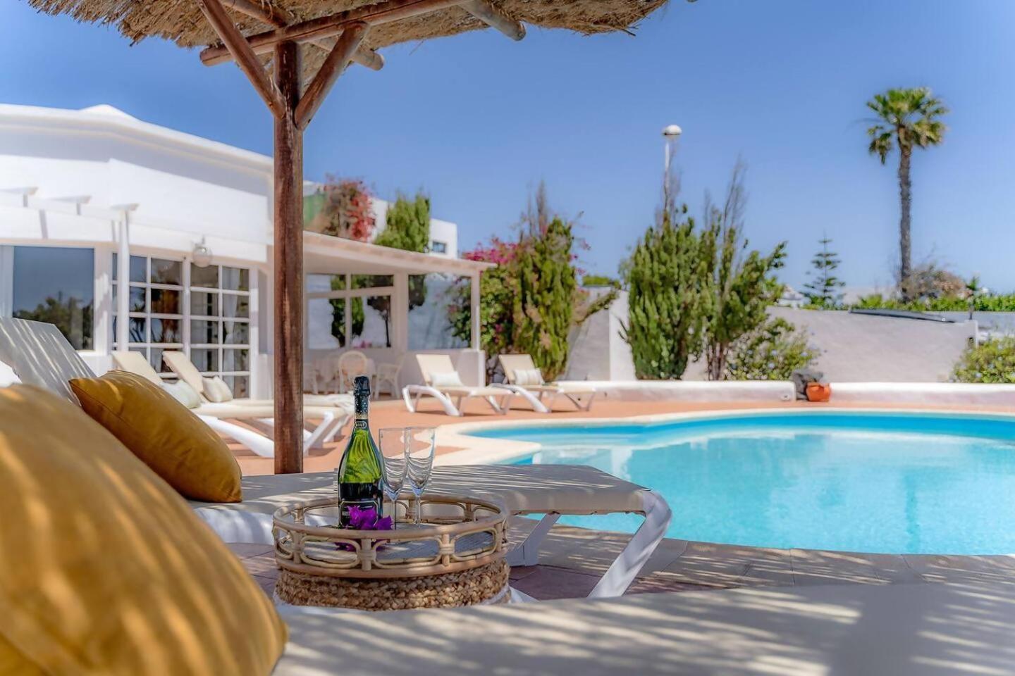 Amazing 3 Bedroom Ocean View With Pool Tías Kültér fotó