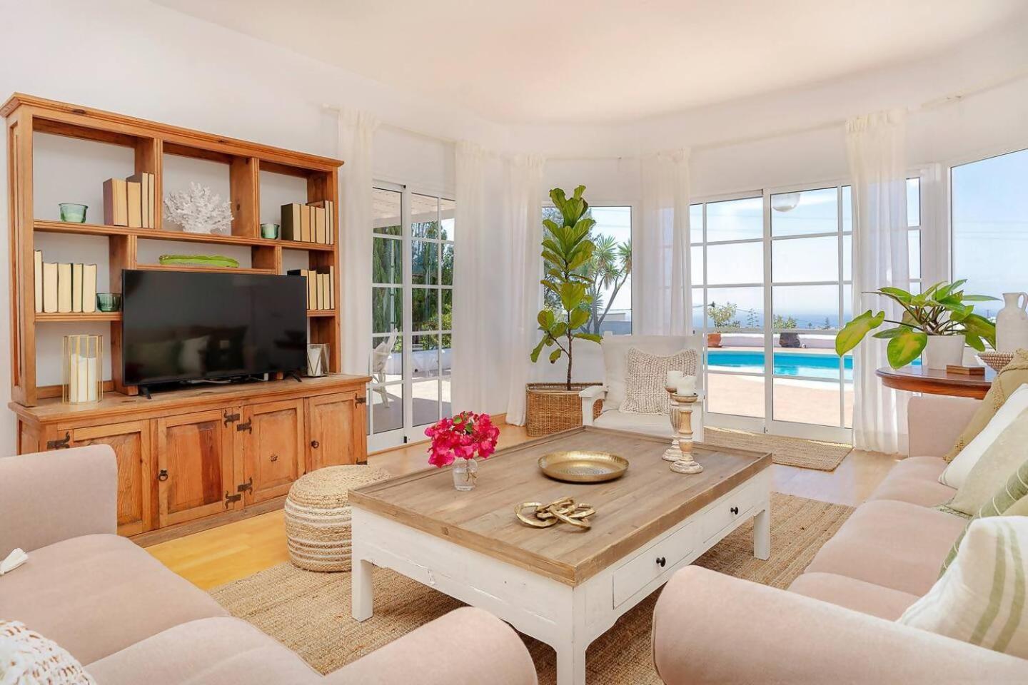 Amazing 3 Bedroom Ocean View With Pool Tías Kültér fotó