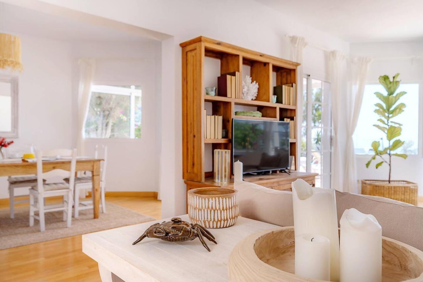 Amazing 3 Bedroom Ocean View With Pool Tías Kültér fotó