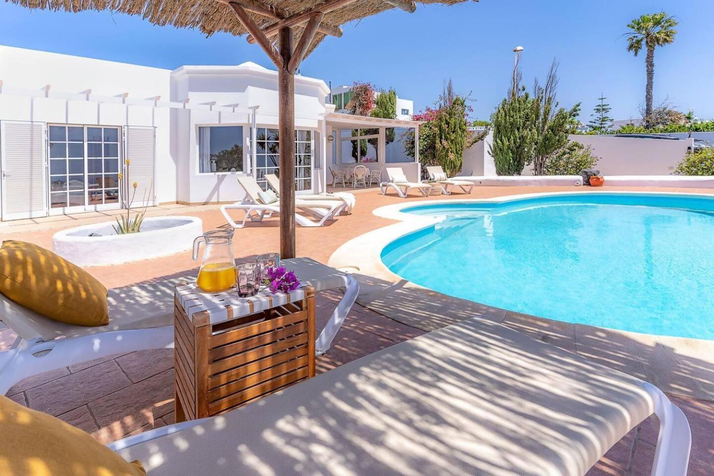 Amazing 3 Bedroom Ocean View With Pool Tías Kültér fotó