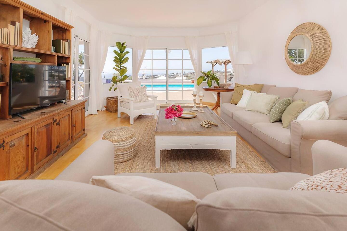 Amazing 3 Bedroom Ocean View With Pool Tías Kültér fotó