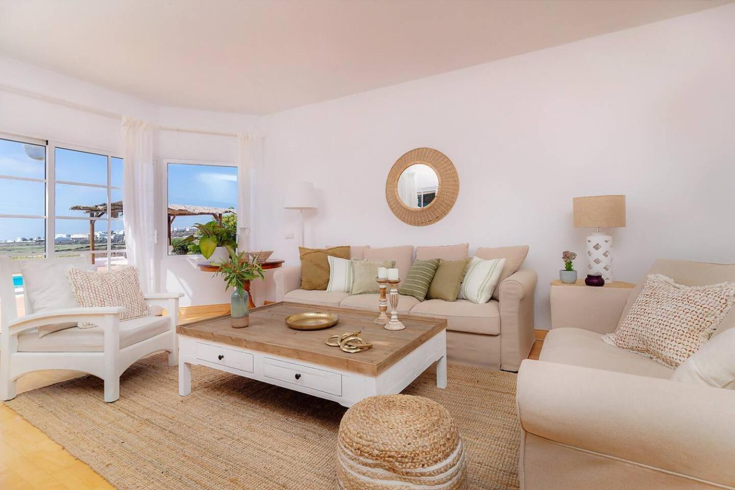 Amazing 3 Bedroom Ocean View With Pool Tías Kültér fotó
