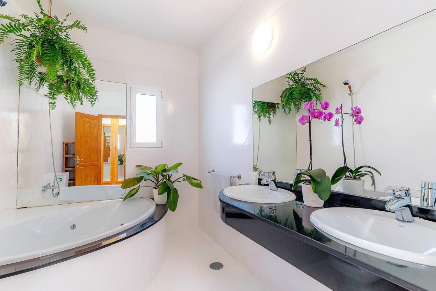 Amazing 3 Bedroom Ocean View With Pool Tías Kültér fotó